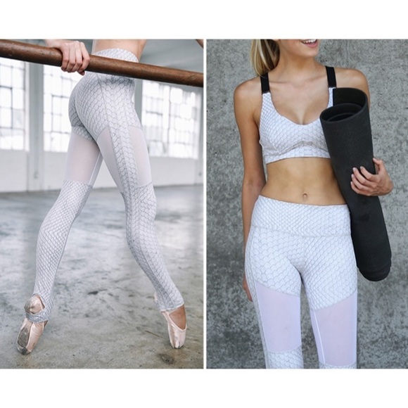 Varley Gray Hillcrest Stirrup Python Snake Print Performance Leggings EUC Size S - Picture 2 of 9